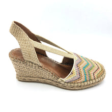 Carica l'immagine nel visualizzatore di Gallery, Tamaris 1-29603-44 espadrillas in tessuto multicolor con elastici laterali.
Dotato di un sottopiede imbottito in pelle
