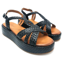 Carica l'immagine nel visualizzatore di Gallery, Vueva WD511R0 nero sandalo in pelle intrecciata con zeppa rivestita e cinturino posteriore

