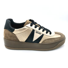 Carica l&#39;immagine nel visualizzatore di Gallery, Igi&amp;co 8669922 fango sneakers donna stringata con riporti in beige, platino e nero
