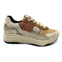 Carica l&#39;immagine nel visualizzatore di Gallery, Igieco 8682811 avorio sneakers donna stringata in pelle scamosciata e velluto con soletta estraibile in memory foam
