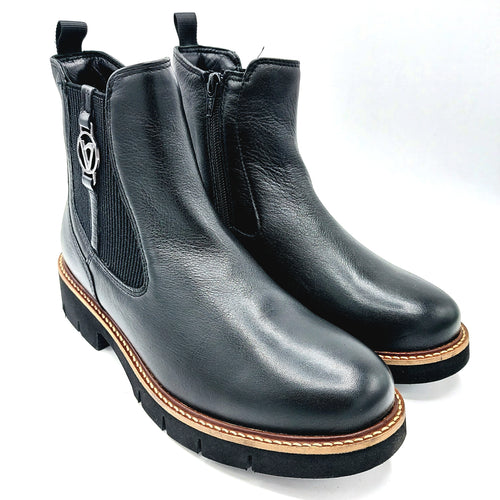 Valleverde 17182 nero stivaletto in pelle con elastico lato esterno e cerniera lato interno. Dotato di suola leggerissima