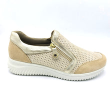 Carica l'immagine nel visualizzatore di Gallery, Enval 1264733 avorio mocassino donna in pelle e camoscio, dotato di cerniera e soletta estraibile in memory foam
