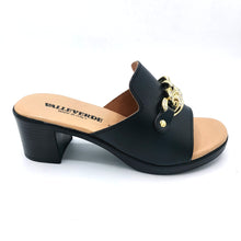 Carica l&#39;immagine nel visualizzatore di Gallery, Valleverde 55450 nero ciabatta con tacco 6 cm e catena decorativa frontale
