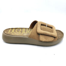 Carica l'immagine nel visualizzatore di Gallery, Igi&amp;co 1179444 beige ciabatta in pelle scamosciata con fibbia decorativa e regolazione fascia con velcro

