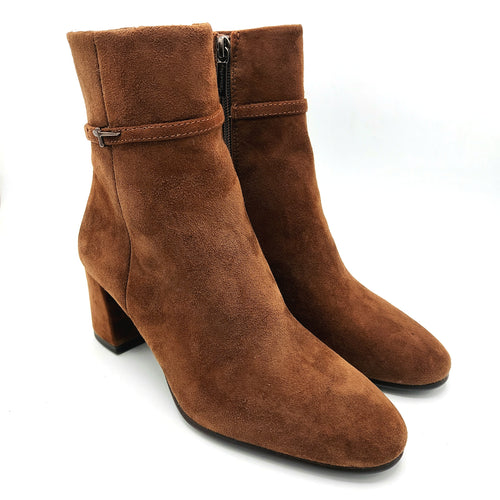 Tamaris 1-25336-43 stivaletto in camoscio con piccola fascettina in tinta con logo e tacco di 7 cm