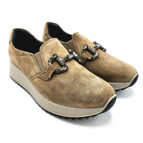 Enval 8779155 fango mocassino in pelle scamosciata con morsetto decorativo e soletta estraibile in memory foam