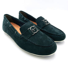 Carica l'immagine nel visualizzatore di Gallery, Tamaris 1-24630-44 blu navy mocassino donna piatto in pelle scamosciata con logo frontale

