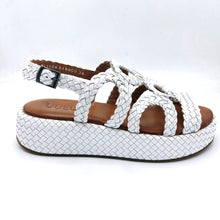 Carica l'immagine nel visualizzatore di Gallery, Vueva WD511R04 bianco sandalo in pelle intrecciata con zeppa rivestita e cinturino posteriore

