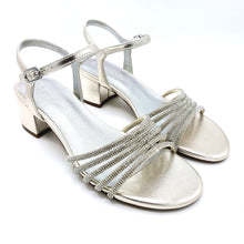 Carica l'immagine nel visualizzatore di Gallery, Tamaris 1-28248-44 platino sandalo elegante vegan con strette fasce di strass in tinta e tacco di 5 cm
