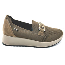 Carica l'immagine nel visualizzatore di Gallery, Enval 2285222 taupe sneaker donna in tessuto elasticizzato traspirante e impermeabile con soletta estraibile in memory foam
