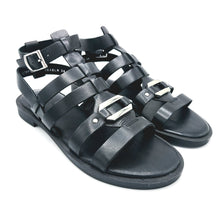 Carica l'immagine nel visualizzatore di Gallery, Vueva WD425R25 nero sandalo in pelle modello gladiatore con applicazione decorativa in metallo
