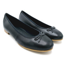 Carica l'immagine nel visualizzatore di Gallery, Tamaris 1-22116-41 navy ballerina in pelle con fiocchetto e suola in gomma
