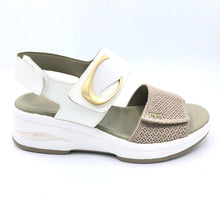 Carica l'immagine nel visualizzatore di Gallery, Donna serena 9M6092DM bianco beige sandalo in pelle e tessuto con fasce con regolazione a strappo
