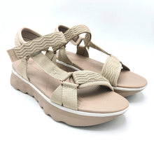Carica l'immagine nel visualizzatore di Gallery, Tamaris 1-28700-46 taupe sandalo vegan in tessuto e suola in gomma con braccialetto con chiusura a strappo
