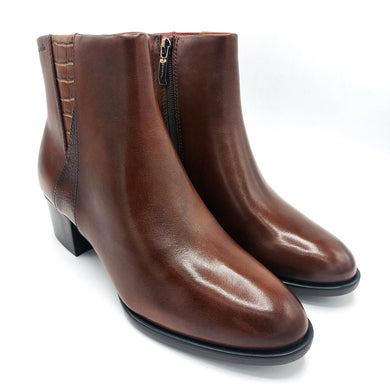 Tamaris 1-25366-45 marrone stivaletto in pelle marrone con dettaglio laterale pitonato e lucido. Dotato di cerniera laterale