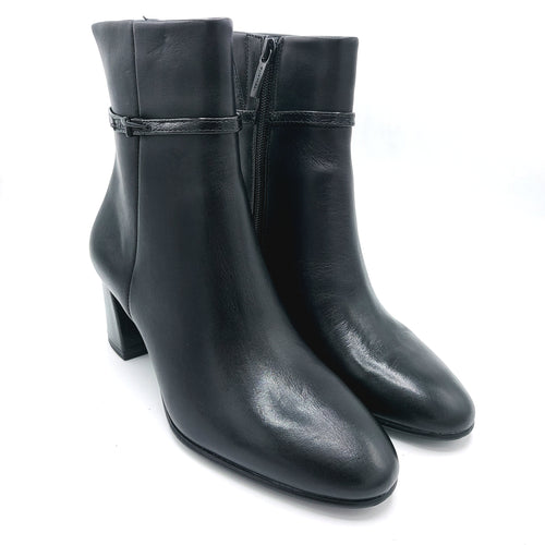 Tamaris 1-25336-43 stivaletto in pelle con piccola fascettina in tinta con logo e tacco di 7 cm