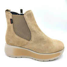 Carica l&#39;immagine nel visualizzatore di Gallery, Callaghan 61607 beige stivaletto in pelle scamosciata con elastico e cerniera
