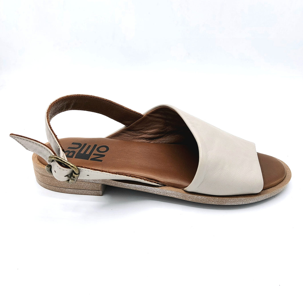 Bueno WE2804 grigio chiaro sandalo basso in morbidissima pelle con taglio obliquo