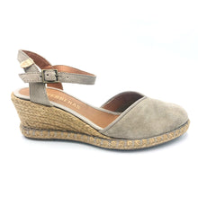 Carica l'immagine nel visualizzatore di Gallery, Verbenas Maggie pietra espadrillas in pelle scamosciata con braccialetto e zeppa in corda di 6 cm
