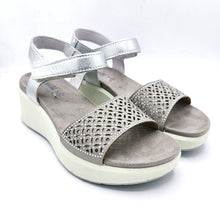 Carica l'immagine nel visualizzatore di Gallery, Enval 1292822 argento sandalo in pelle scamosciata con strass decorativi e braccialetto con chiusura con velcro

