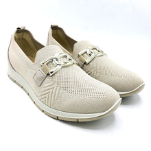 Carica l'immagine nel visualizzatore di Gallery, Enval 1263822 crema slip on in tessuto elasticizzato con aplicazione decorativa frontale e soletta estraibile in memory foam
