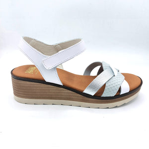Pavana CECLIA bianco sandalo con zeppa, dotato di braccialetto con chiusura a strappo e sottopiede imbottito