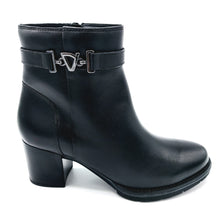 Carica l'immagine nel visualizzatore di Gallery, Valleverde 17204 nero stivaletto in pelle con tacco 7 cm e plateau di 1 cm
