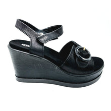 Carica l'immagine nel visualizzatore di Gallery, Igi&amp;co 1173000 nero sandalo donna con doppia chiusura con velcro e zeppa di 9 cm
