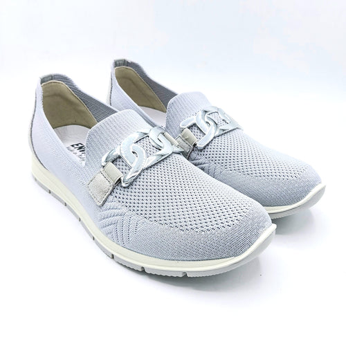 Enval 776533  grigio chiaro slip on donna in tessuto elasticizzato con decorazione argento frontale e soletta estraibile in memory foam