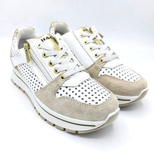 Carica l'immagine nel visualizzatore di Gallery, Igi&amp;co 1156033 bianco sneakers donna in pelle e camoscio con tomaia traforata e chiusura con cerniera e lacci
