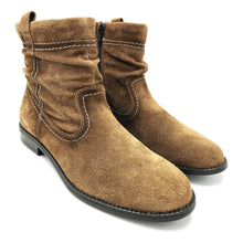 Carica l&#39;immagine nel visualizzatore di Gallery, Tamaris 1-25305-45 marrone stivaletto basso in pelle scamosciata con gambale arricciato e chiusura a cerniera
