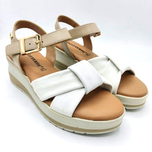 Carica l'immagine nel visualizzatore di Gallery, Valleverde VGI321W bianco sandalo in pelle con braccialetto alla caviglia e un morbido sottopiede in pelle

