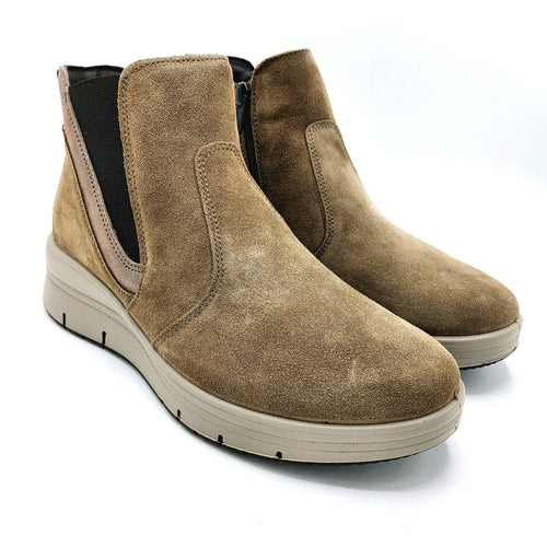 Enval 8778111 fango stivaletti in pelle scamosciata con elastico e cerniera. Dotato di una zeppa di 5 cm e una soletta estraibile in memory foam