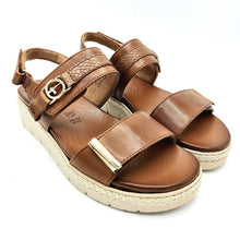Carica l'immagine nel visualizzatore di Gallery, Tamaris 1-28264-44 cognac sandalo donna in pelle con plantare estraibile e chiusura con tripla fascia con velcro
