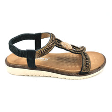 Carica l'immagine nel visualizzatore di Gallery, Amarpies ABZ26663 nero sandalo donna basso con corallini. Dotato di sottopiede imbottito ed elastico posteriore
