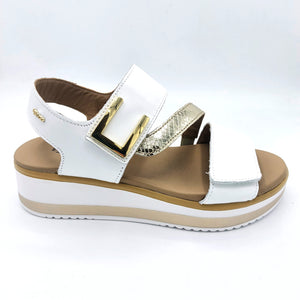 Igieco 7687622 bianco sandalo in pelle con chiusura con doppio velcro e zeppa di 5 cm