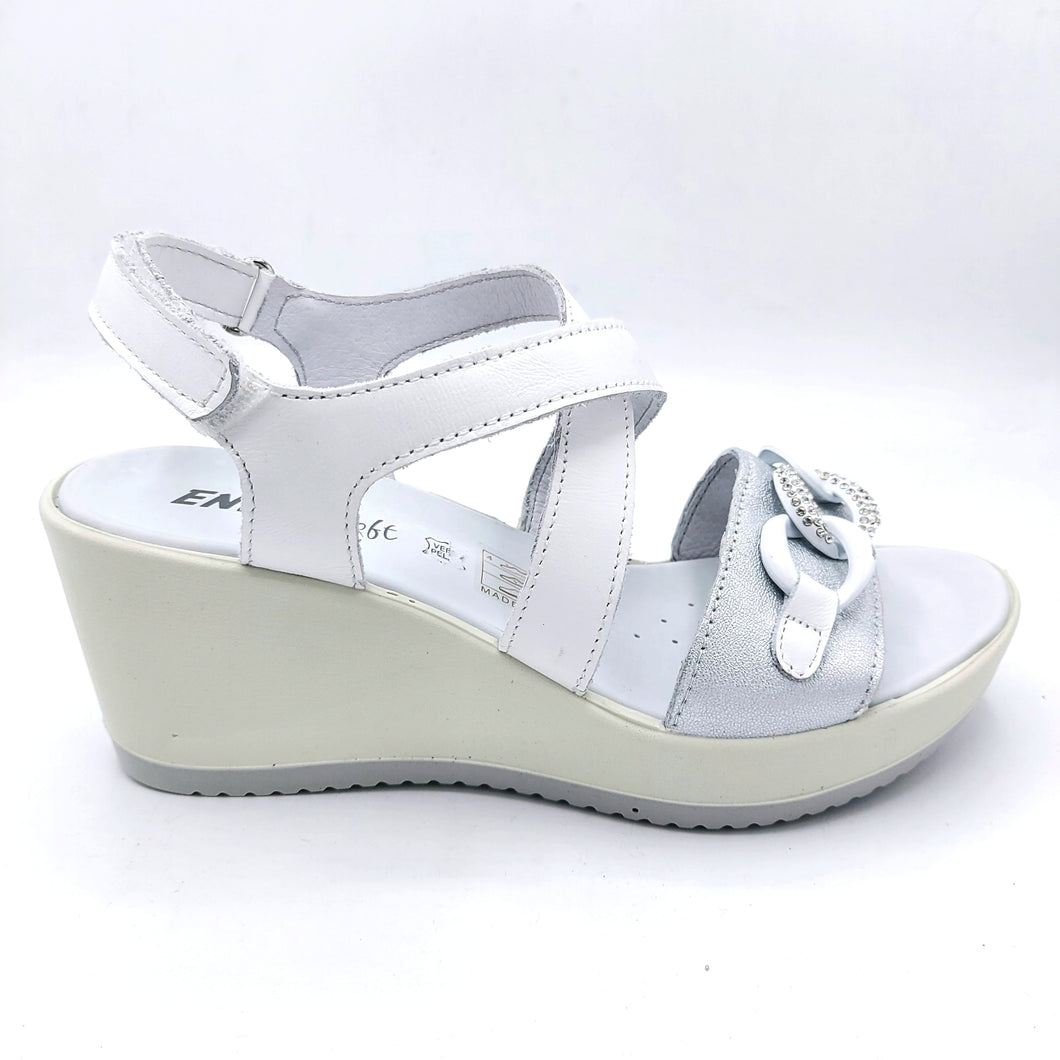 Enval 7784422 bianco sandalo in pelle con zeppa di 8 cm con catena decorativa con strass
