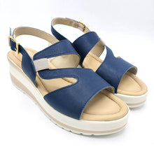 Carica l'immagine nel visualizzatore di Gallery, Valleverde VGI302M blu sandalo in pelle con sottopiede imbottito e zeppa di 5,5 cm
