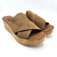 Carica l'immagine nel visualizzatore di Gallery, Bueno WA4703 marrone ciabatta in pelle scamosciata con zeppa di 6 cm  e sottopiede in pelle
