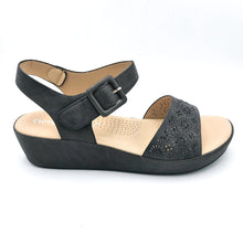 Carica l'immagine nel visualizzatore di Gallery, Amarpies abz26749 nero sandalo linea comoda con sottopiede imbottito e chiusura con strappo nascosto da una finta fibbia 
