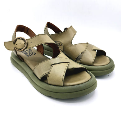 Bueno WE3302 verde sandalo in pelle con suola in gomma sporgente e chiusura con fibbia
