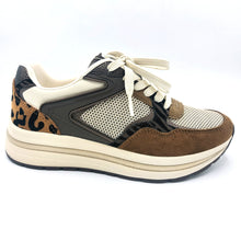 Carica l'immagine nel visualizzatore di Gallery, Tamaris 1-23735-47 beige sneakers donna stringata con fantasia animalier e beige
