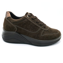 Carica l'immagine nel visualizzatore di Gallery, Igi&amp;co 2150822 marrone sneakers donna in pelle scamosciata con lacci elasticizzati
