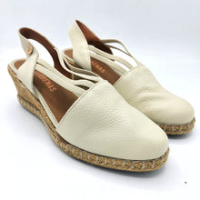 Carica l'immagine nel visualizzatore di Gallery, Verbenas MAIKA beige espadrillas in pelle con elastici e zeppa in corda di 6 cm
