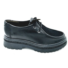 Carica l'immagine nel visualizzatore di Gallery, Tamaris 1-23627-47 nero scarpe donna modello ingegnere in pelle e cavallino con fondo in gomma carrarmato
