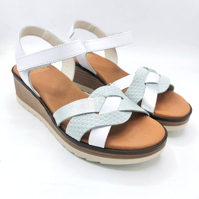 Pavana CECLIA bianco sandalo con zeppa, dotato di braccialetto con chiusura a strappo e sottopiede imbottito