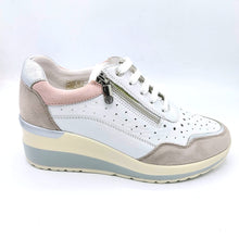 Carica l'immagine nel visualizzatore di Gallery, Valleverde VVCA153W bianco sneaker donna in pelle traforata con cerniera e lacci, e zeppa di 5,5 cm
