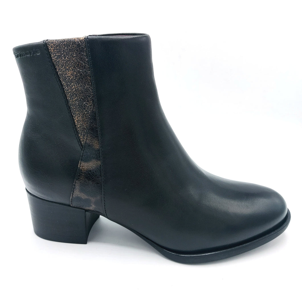 Tamaris 1-25366-45 nero stivaletto in pelle con dettaglio laterale glitter e mculato. Dotato di cerniera laterale