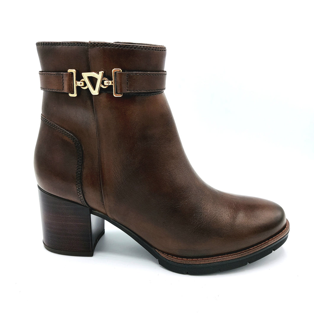 Valleverde 17204 marrone stivaletto in pelle con tacco largo di 7 cm e dettaglio decorativo laterale con logo