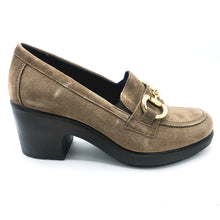 Carica l'immagine nel visualizzatore di Gallery, Enval 2259722 fango mocassino donna in pelle scamosciata con soletta estraibile in memory foam e morsetto decorativo frantale
